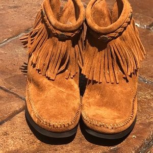 Minnetonka suede moccasins size 7